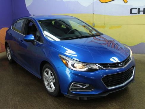 Used 2018 Chevrolet Cruze LT w/ RS Package FWD image 4