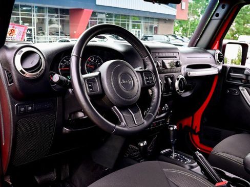 Used 2018 Jeep Wrangler Rubicon w/ Power Convenience Group image 15