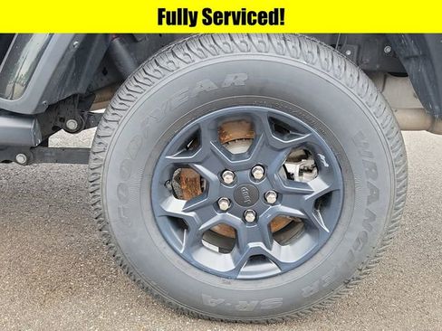 Used 2023 Jeep Gladiator Sport AWD/4WD image 7