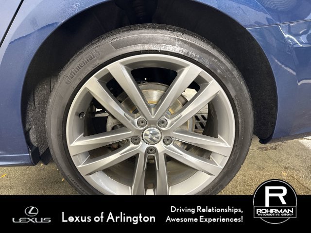 Used 2018 Volkswagen Passat 2.0T R-Line w/ R-Line Lighting Package FWD image 6