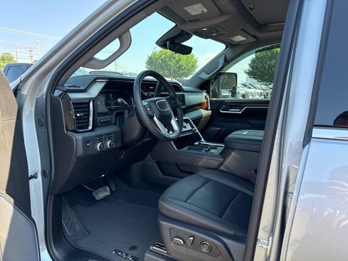 Used 2025 GMC Sierra 2500 Denali w/ Denali Reserve Package AWD/4WD image 9