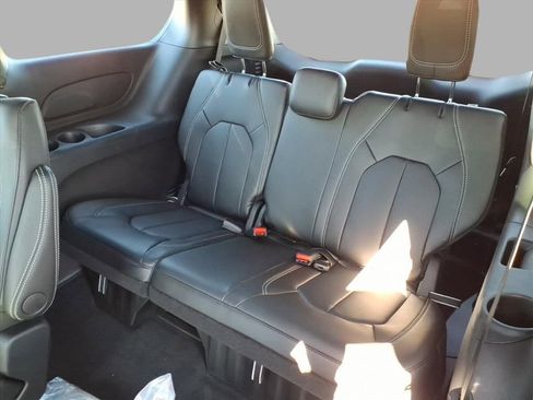 New 2026 Chrysler Pacifica Select image 24