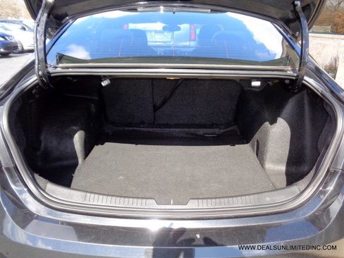 Used 2017 Chevrolet Malibu LT image 16