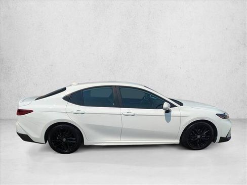 Used 2025 Toyota Camry SE FWD image 4