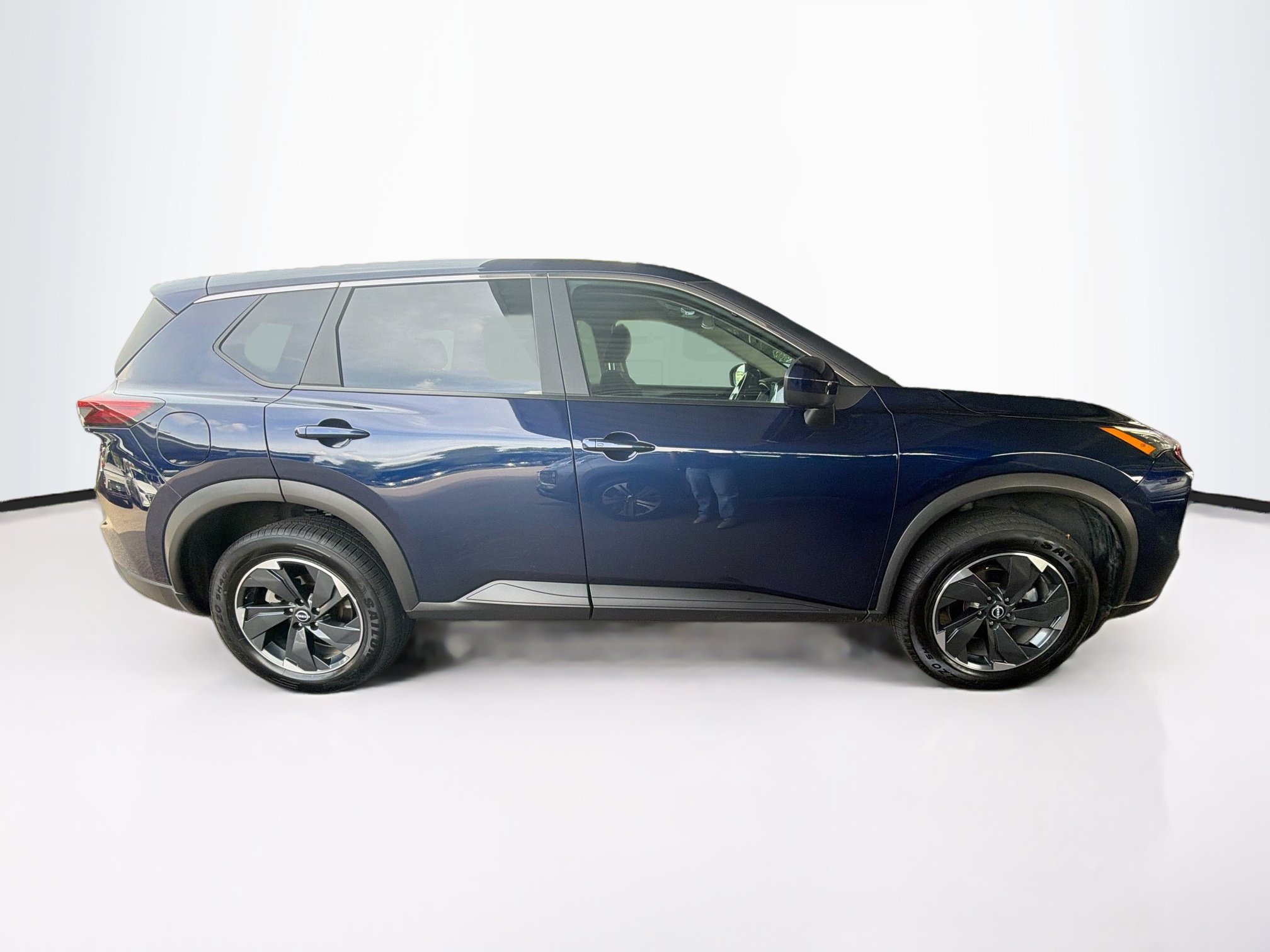 Used 2025 Nissan Rogue SV AWD/4WD image 10