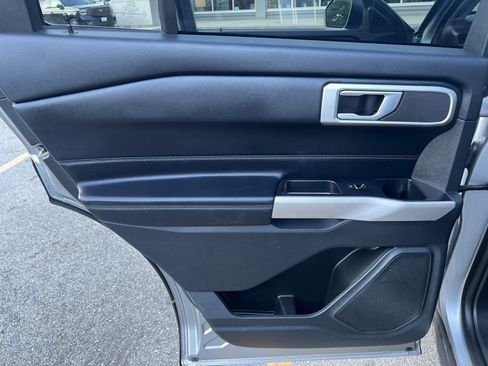 Certified 2022 Ford Explorer XLT w/ Equipment Group 202A image 15