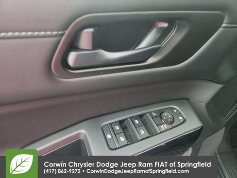 Used 2025 Nissan Pathfinder SV FWD image 20