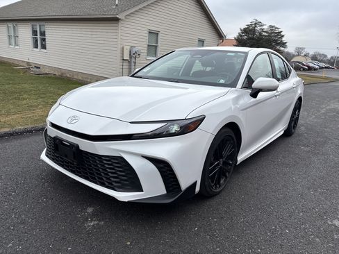 Used 2025 Toyota Camry SE image 8