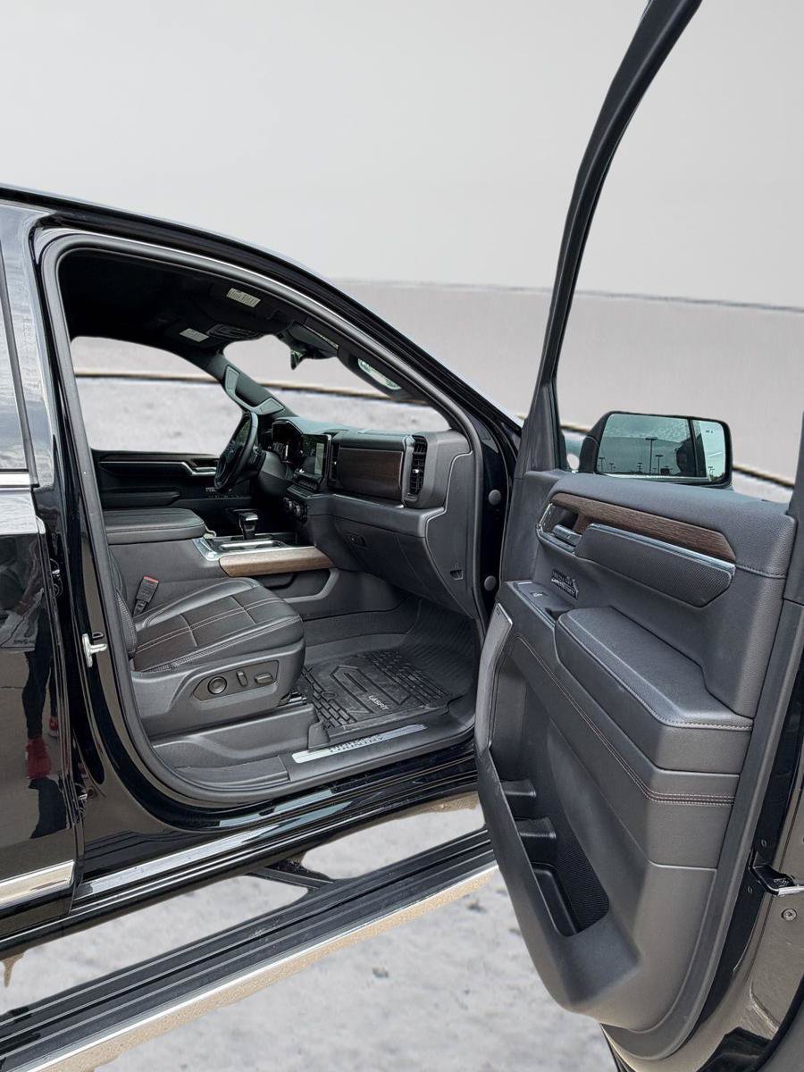 Used 2023 Chevrolet Silverado 1500 High Country w/ Technology Package AWD/4WD image 25