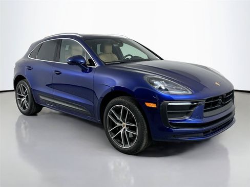 Certified 2024 Porsche Macan AWD/4WD image 9