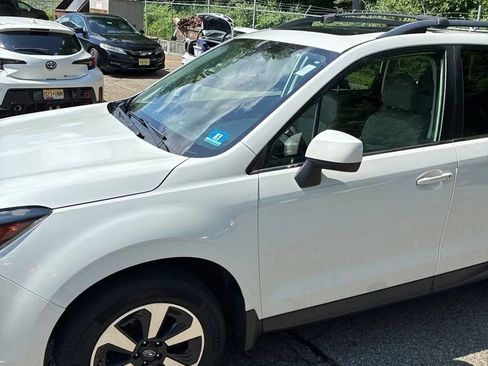 Used 2018 Subaru Forester 2.5i Limited AWD/4WD image 2