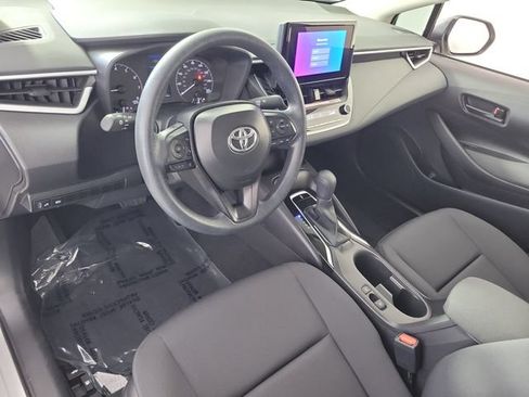 Used 2025 Toyota Corolla LE FWD image 18