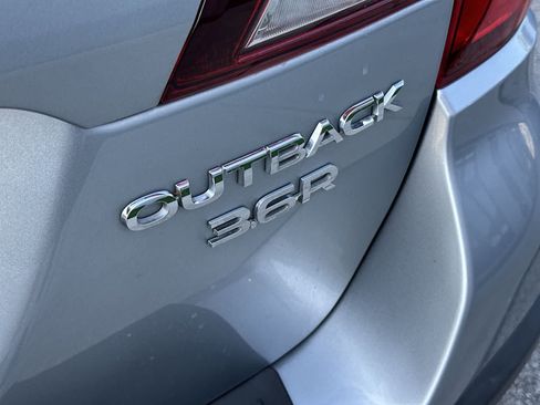 Used 2018 Subaru Outback 3.6R Limited AWD/4WD image 15