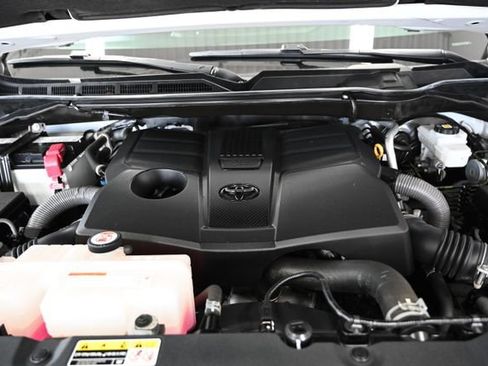 Used 2023 Toyota Tundra SR5 w/ SR5 Convenience Package AWD/4WD image 32