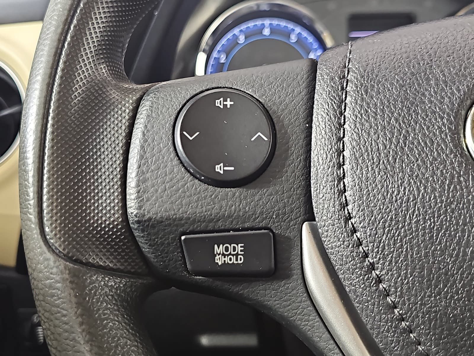 Used 2019 Toyota Corolla LE FWD image 16