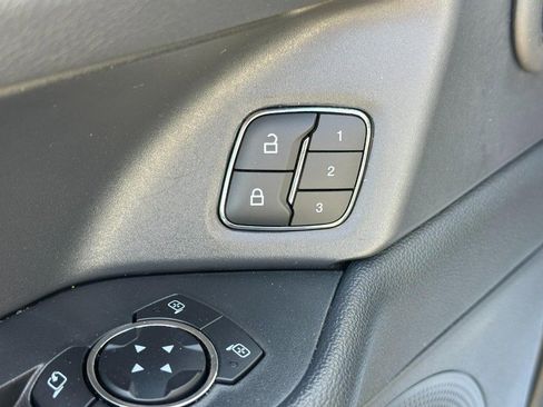 Used 2024 Ford Expedition Max XLT image 19