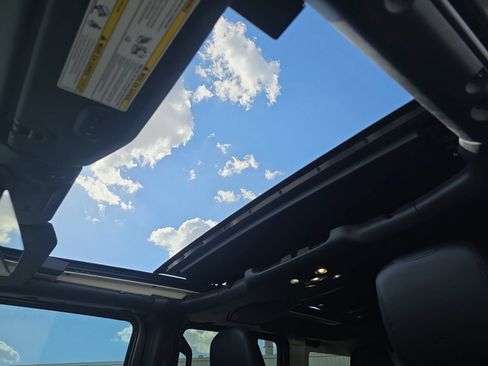 Used 2021 Jeep Wrangler Unlimited Sahara AWD/4WD image 27