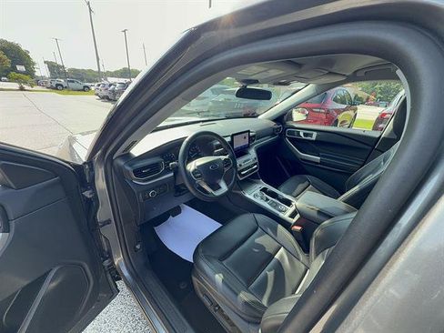 Certified 2023 Ford Explorer XLT w/ Equipment Group 202A AWD/4WD image 13
