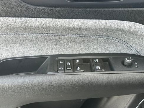 Used 2024 Jeep Compass Latitude image 12