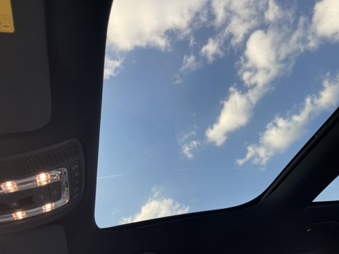 Certified 2025 Mercedes-Benz GLA 250 image 28