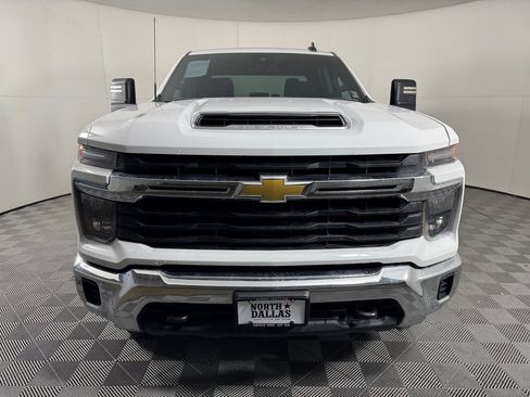 Used 2024 Chevrolet Silverado 2500 LT image 2