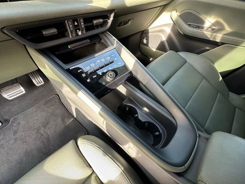 Used 2025 Porsche Macan 4S Electric image 27