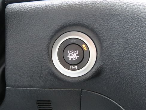 New 2026 Chrysler Pacifica Limited FWD image 32