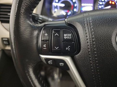 Used 2017 Toyota Sienna XLE image 18