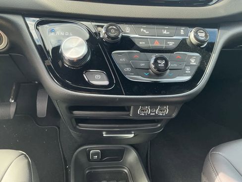 New 2025 Chrysler Voyager LX image 22