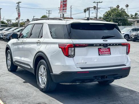 Used 2025 Ford Explorer Active RWD image 9
