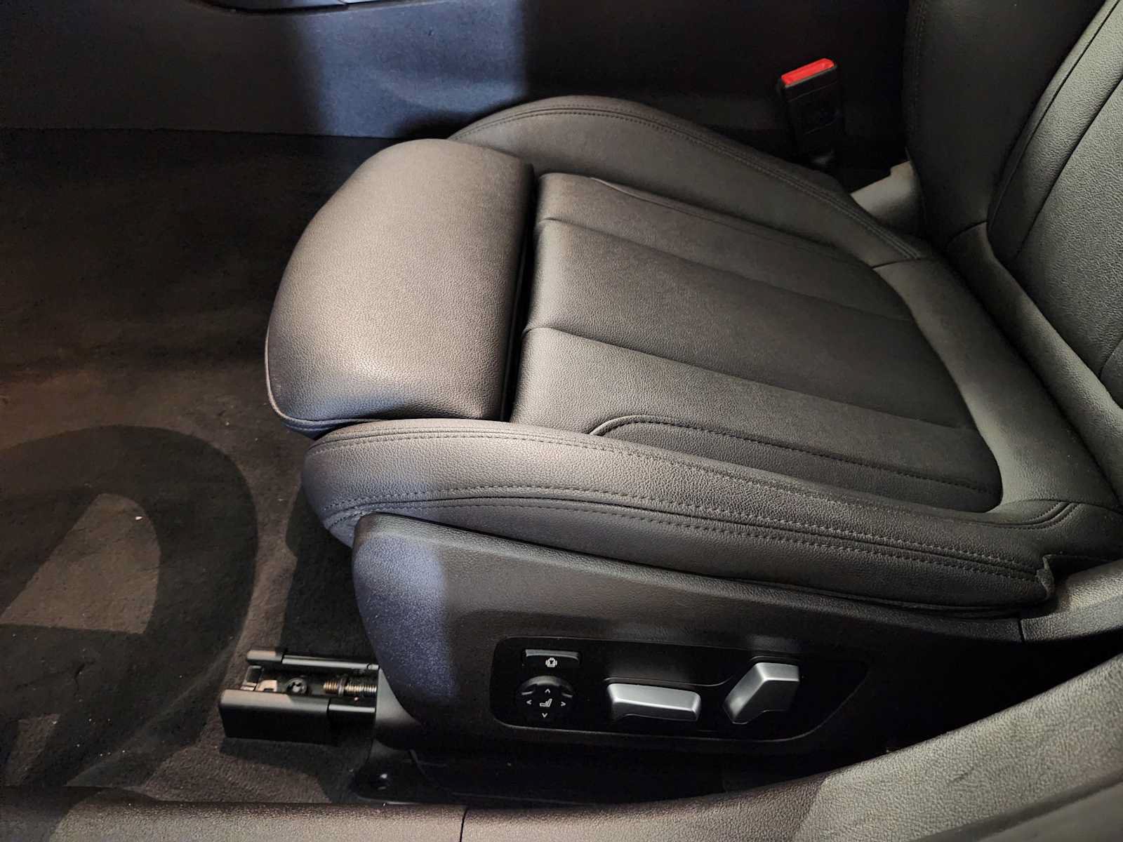 Used 2021 BMW 330i Sedan w/ Convenience Package RWD image 25