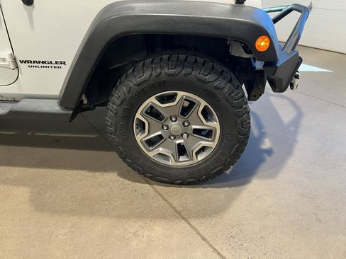 Used 2014 Jeep Wrangler Unlimited Rubicon w/ Dual Top Group AWD/4WD image 33