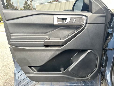 Certified 2020 Ford Explorer XLT w/ Equipment Group 202A image 9