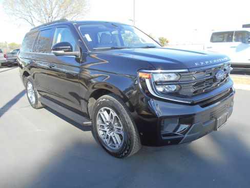 Used 2025 Ford Expedition Active image 2