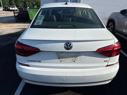 Used 2017 Volkswagen Passat 1.8T SEL Premium FWD image 5