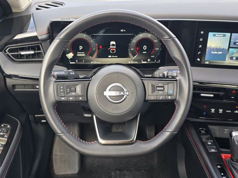 Used 2025 Nissan Kicks SR AWD/4WD image 16
