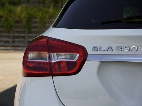 Used 2019 Mercedes-Benz GLA 250 4MATIC image 11