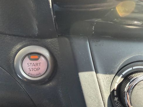 Used 2016 Nissan Sentra SV image 2