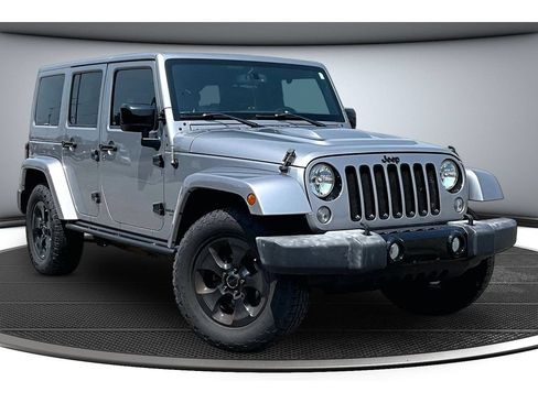 Used 2015 Jeep Wrangler Unlimited Sahara AWD/4WD image 2