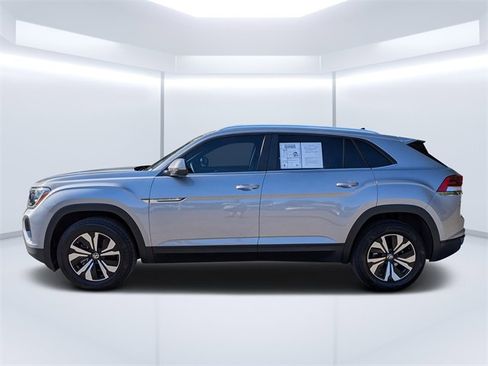 Certified 2024 Volkswagen Atlas Cross Sport SE image 6
