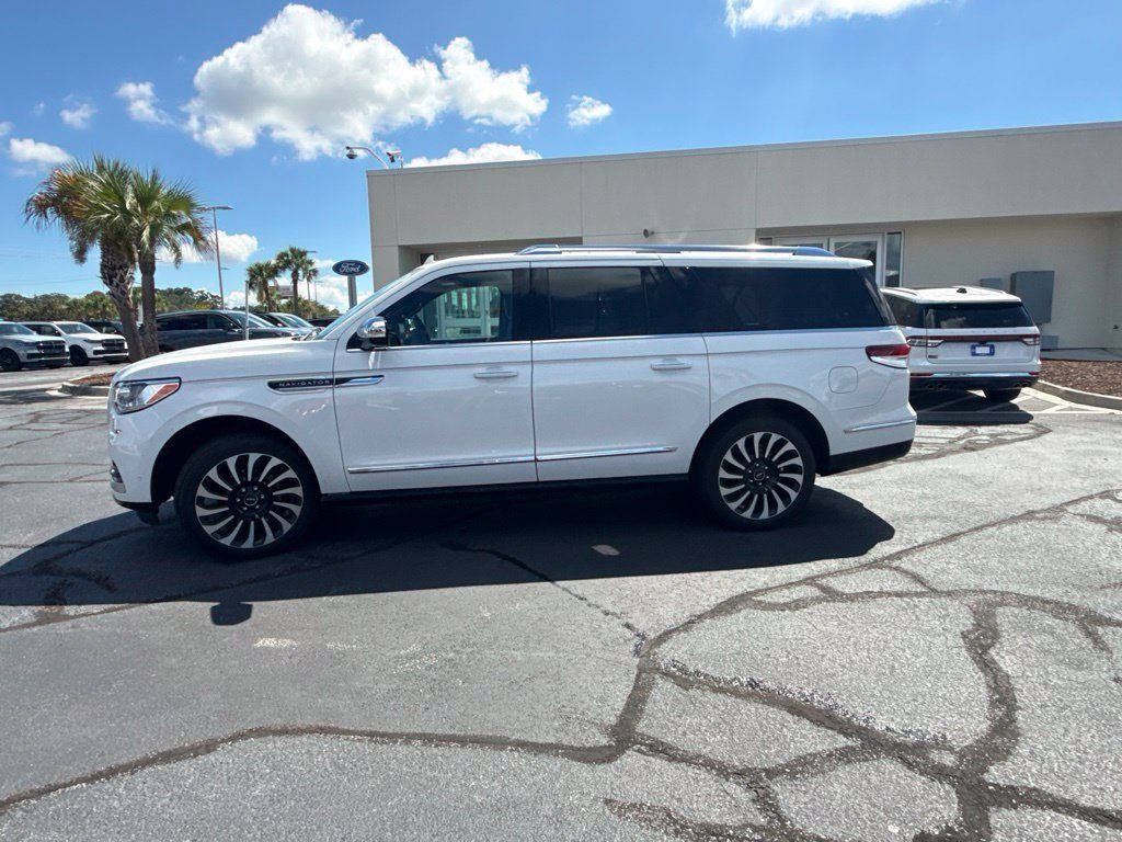 Certified 2022 Lincoln Navigator L Black Label AWD/4WD image 4