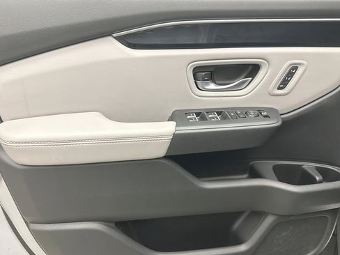 Used 2023 Honda Pilot EX-L image 9