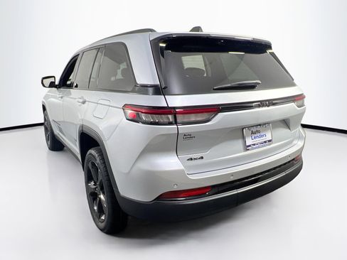 Used 2022 Jeep Grand Cherokee Altitude image 7