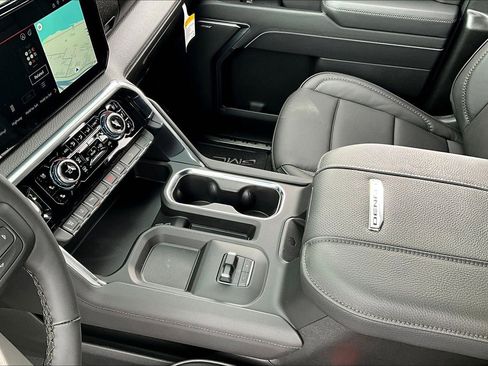 New 2025 GMC Sierra 3500 Denali w/ Denali Reserve Package AWD/4WD image 8