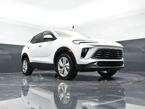 Used 2025 Buick Encore GX Preferred AWD/4WD image 43