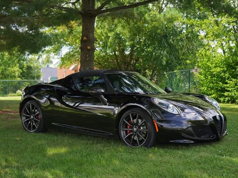 Used 2019 Alfa Romeo 4C Spider RWD image 11