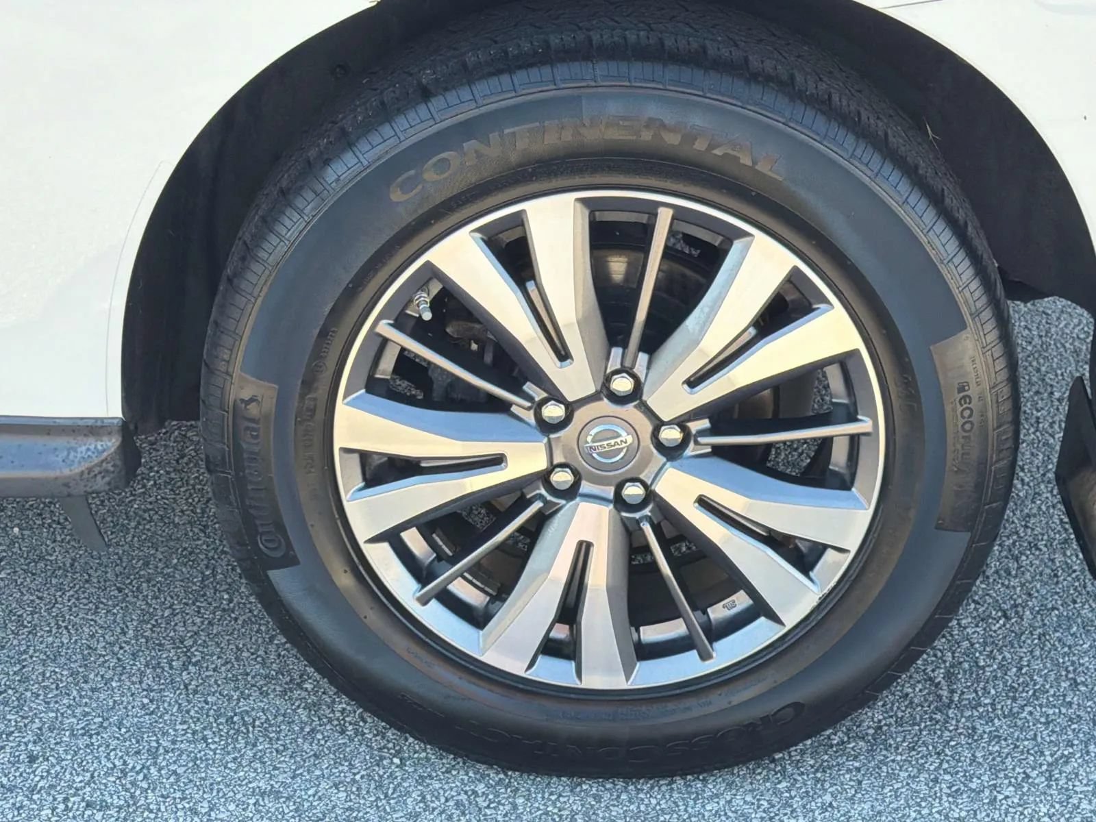 Used 2019 Nissan Pathfinder SV FWD image 11