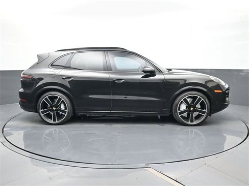 Used 2023 Porsche Cayenne Turbo image 23