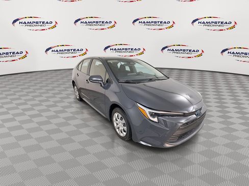 Used 2023 Toyota Corolla LE image 2