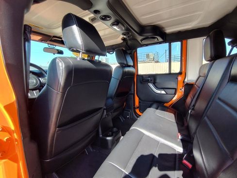 Used 2012 Jeep Wrangler Unlimited Sahara w/ Connectivity Group AWD/4WD image 35